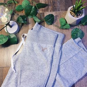 4 FOR $25⭐️ 
American Eagle Sweatpants Grey size M
